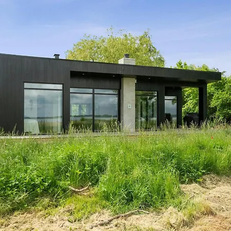 Simple Elegance And Panoramic Sea View At Kulhuse