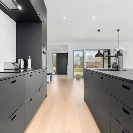 Simple Elegance And Panoramic Sea View At Kulhuse